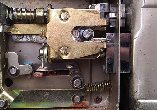 ремонт замка металлической двери от компании «Вскрытие-Сервис»